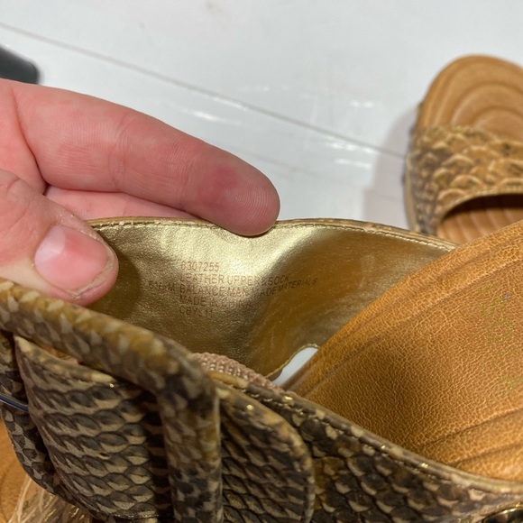 Isola Metallic Shimming  Mandra Snake Print Big Side Buckle Wood Heels Size 6.5 - Picture 11 of 15